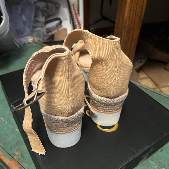 open toe sandals - Picture 4 of 4